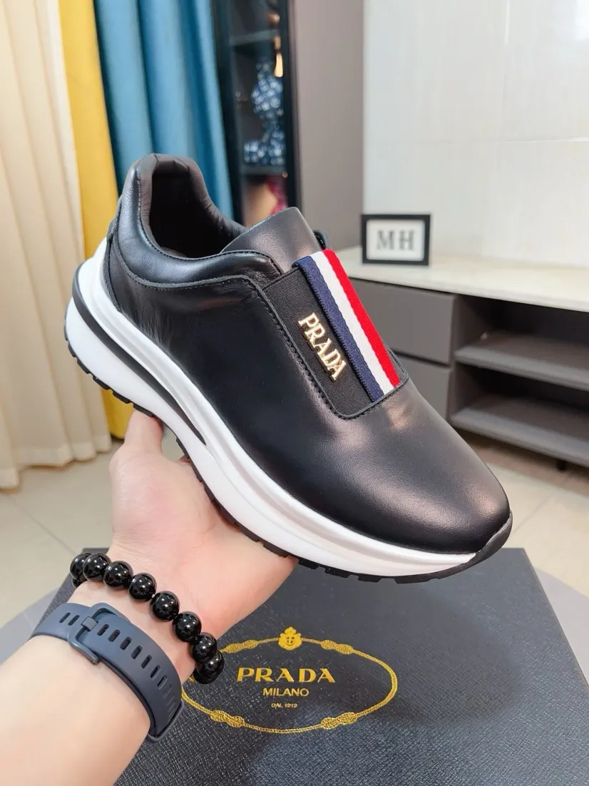 Men's shoes 💰420🌹🌹Prada is a luxurious and fashionable high-end product ✊🔥The perfect last shape and top-notch handcrafting make this shoe immediately create a strong aristocratic atmosphere. Imported first-layer cowhide with brogue carving crafts💋Cowhide lining🎶Rubber combination outsole specially imported from France for leather shoes😍Color: Mysterious Black☕️Number 38～44